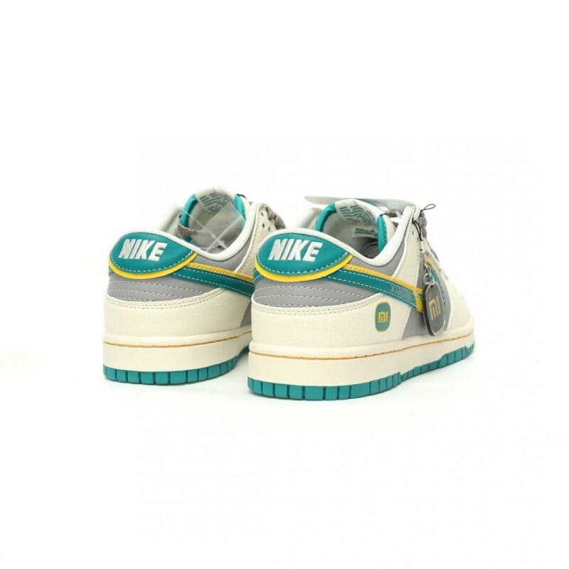 【AT9014】Nike SB ダンク ロー x Xiaomi Automarket SU7 Ultra カスタムコラボ ホワイト＆湖水青いスニーカー | Dunk