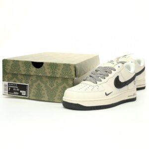 【AT9064】ナイキ x グッチコラボカスタムシューズ - ロイヤルなストリートファッション | Gucci x Nike