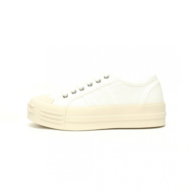 【AT9069】Gucci クラシックGGキャンバススニーカー – 高級スポーツシューズの特徴的な厚底デザイン | Gucci Firenze