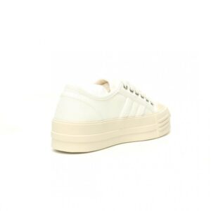 【AT9069】Gucci クラシックGGキャンバススニーカー – 高級スポーツシューズの特徴的な厚底デザイン | Gucci Firenze
