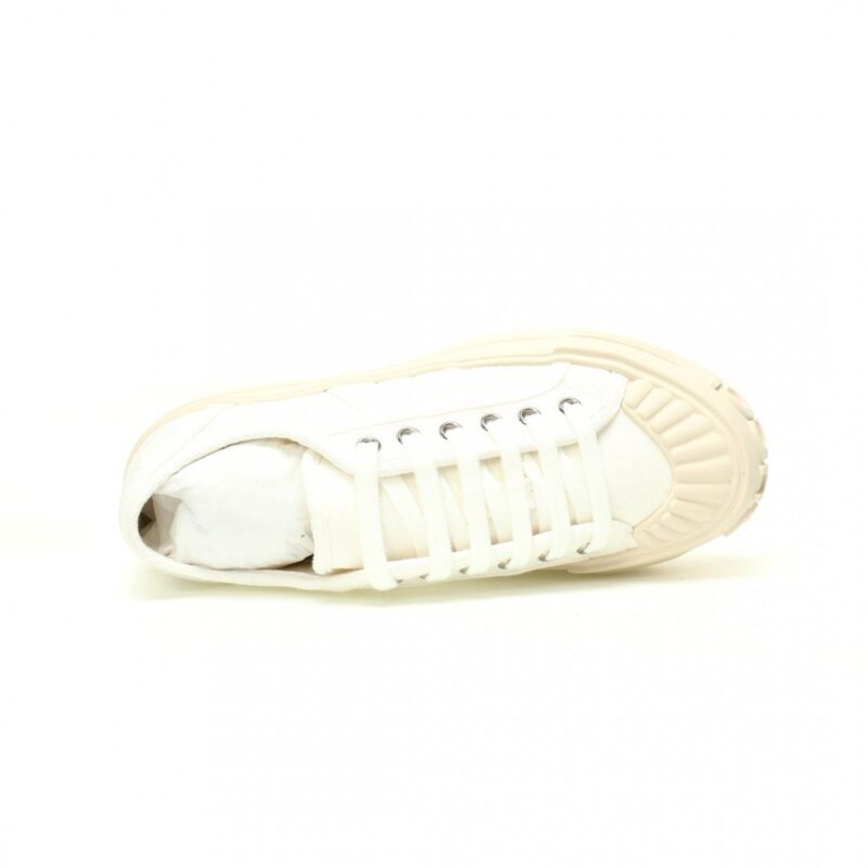 【AT9069】Gucci クラシックGGキャンバススニーカー – 高級スポーツシューズの特徴的な厚底デザイン | Gucci Firenze