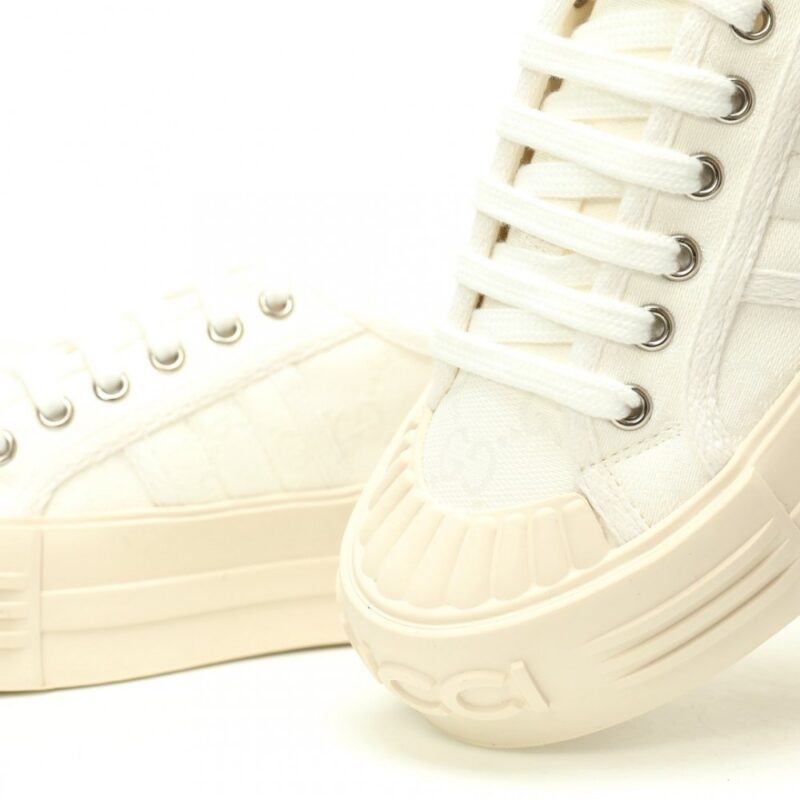 【AT9069】Gucci クラシックGGキャンバススニーカー – 高級スポーツシューズの特徴的な厚底デザイン | Gucci Firenze