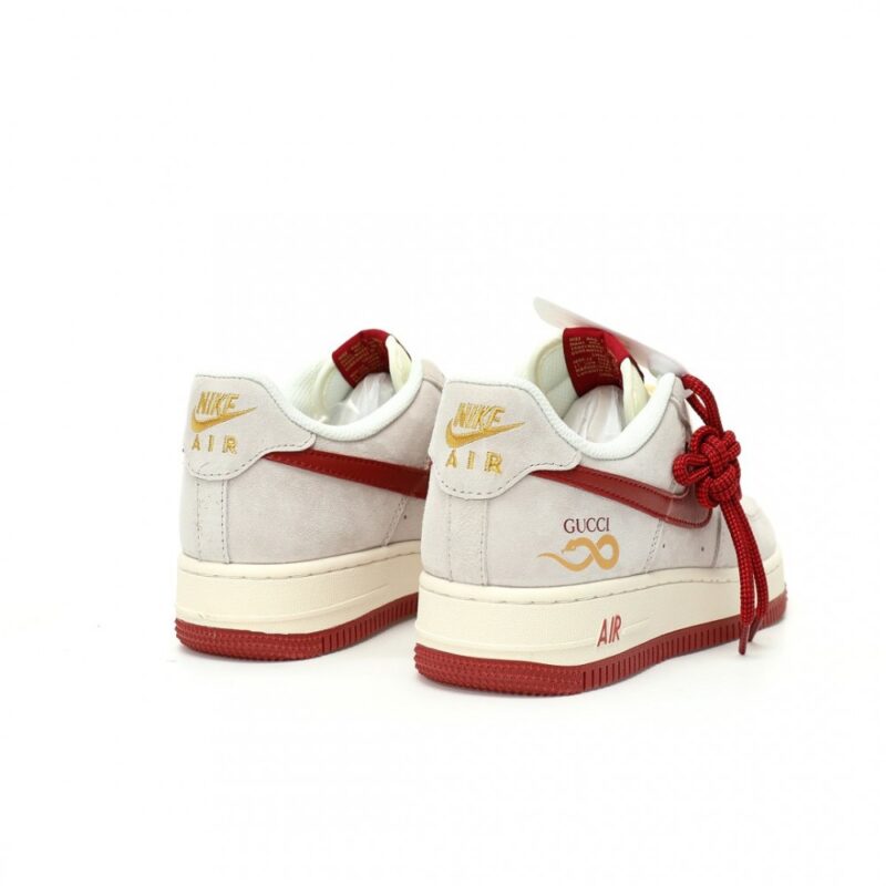 【AT9081】限定版Gucci x Nike Air Force 1 スニーカー: ピッグスキンとスネークスキン使用 | Gucci x Nike