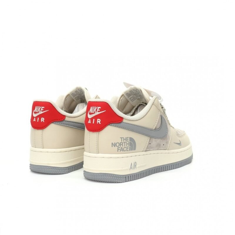 【AT9116】Nike x The North Faceのコラボ Air Force 1 '07 Low ストリートファッションとアウトドア探検を融合した革新的シューズ | AF1