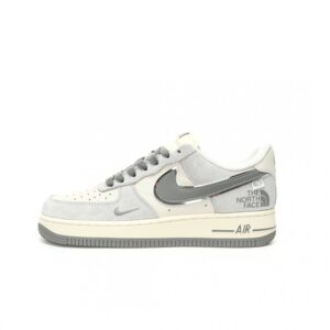 【AT9118】ノースフェイス x ナイキ Air Force 1 '07 Low コラボ - アウトドアデザインと快適性を兼ね備えた靴 | Nike x The North Face