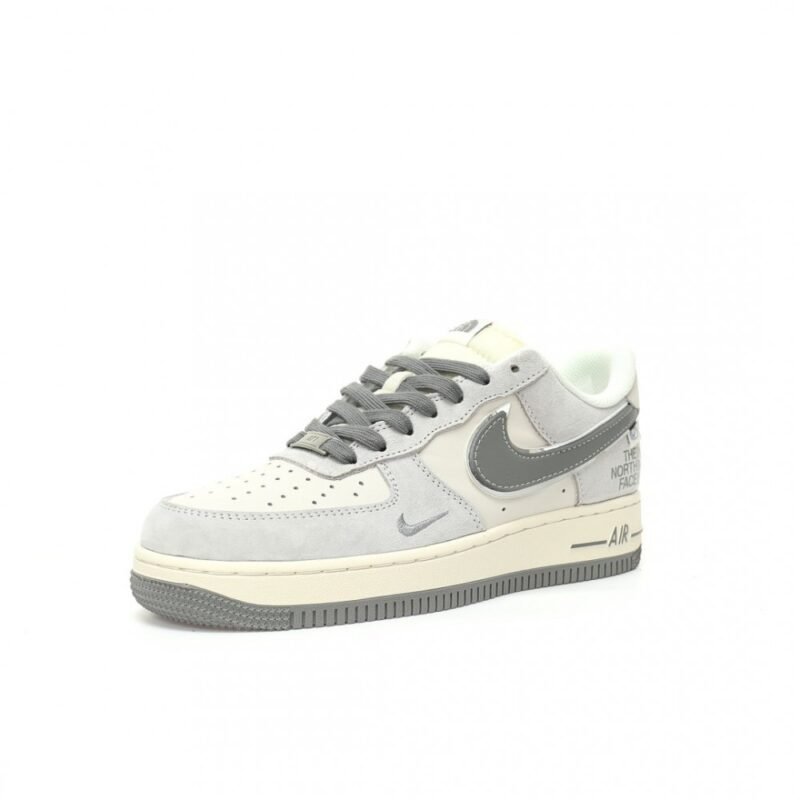 【AT9118】ノースフェイス x ナイキ Air Force 1 '07 Low コラボ - アウトドアデザインと快適性を兼ね備えた靴 | Nike x The North Face