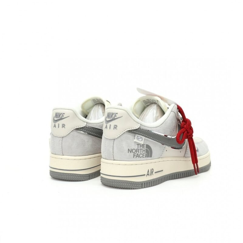 【AT9118】ノースフェイス x ナイキ Air Force 1 '07 Low コラボ - アウトドアデザインと快適性を兼ね備えた靴 | Nike x The North Face