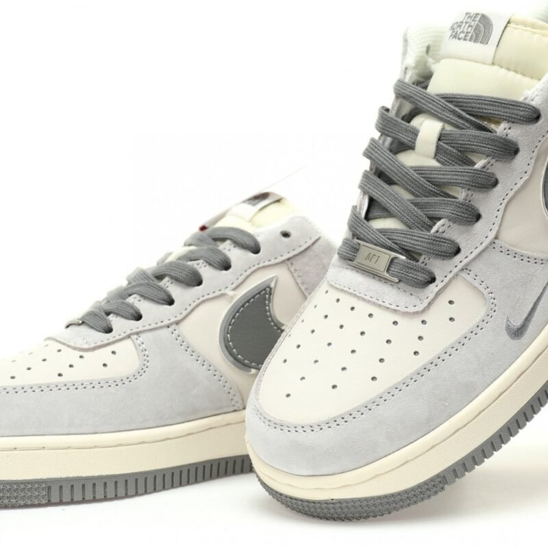【AT9118】ノースフェイス x ナイキ Air Force 1 '07 Low コラボ - アウトドアデザインと快適性を兼ね備えた靴 | Nike x The North Face