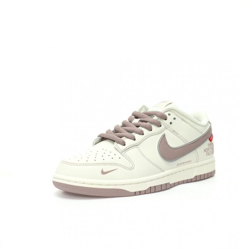【AT9121】Supreme x The North Face x Nike SB Dunk Lowコラボ スニーカー 新作発売 | TNF x Nike