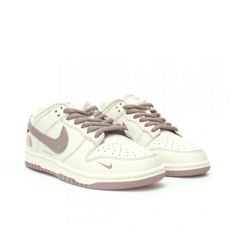 【AT9121】Supreme x The North Face x Nike SB Dunk Lowコラボ スニーカー 新作発売 | TNF x Nike