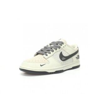 【AT9123】ナイキSB ダンク ロー x ザ ノース フェイス 限定コラボ スニーカー | The North Face x Nike