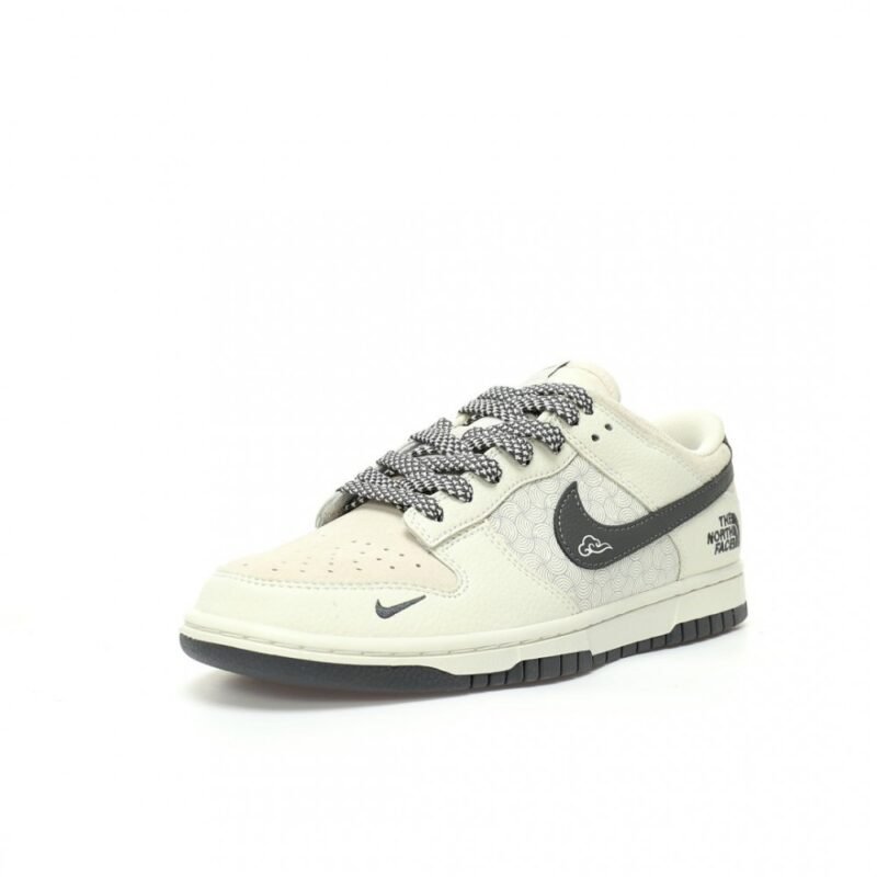 【AT9123】ナイキSB ダンク ロー x ザ ノース フェイス 限定コラボ スニーカー | The North Face x Nike