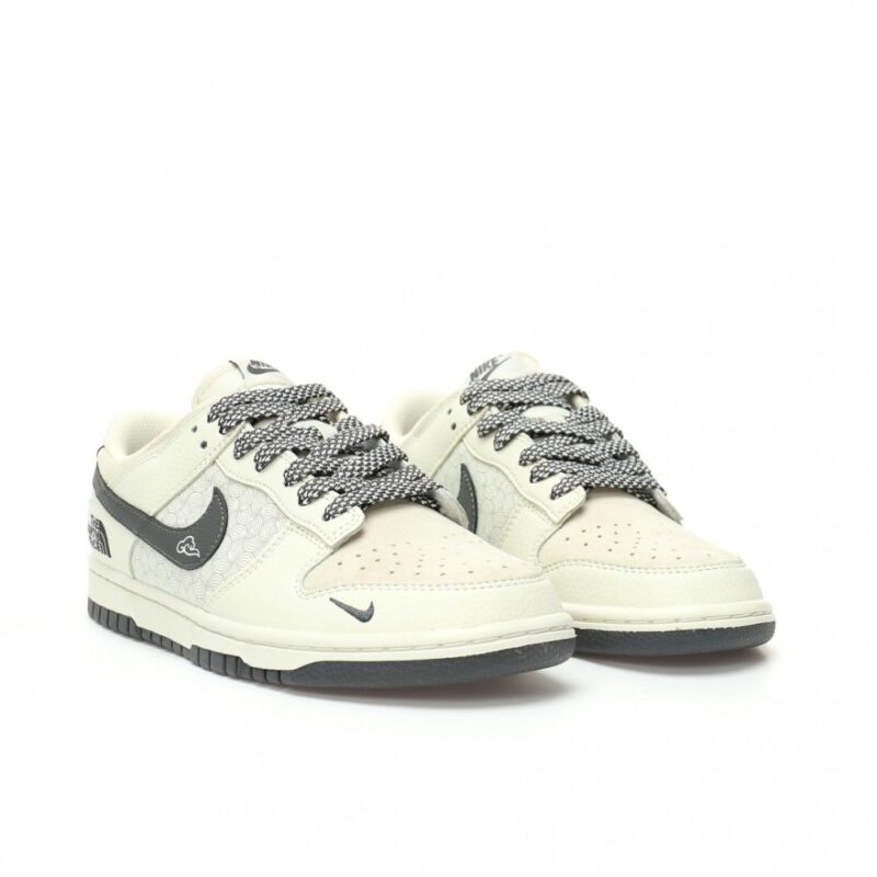 【AT9123】ナイキSB ダンク ロー x ザ ノース フェイス 限定コラボ スニーカー | The North Face x Nike