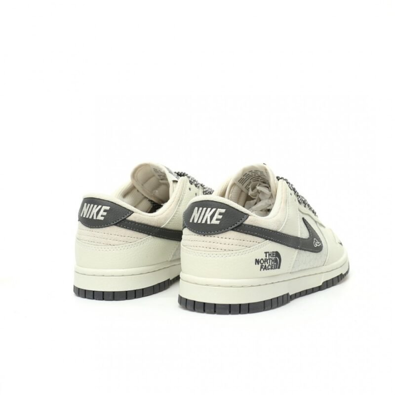 【AT9123】ナイキSB ダンク ロー x ザ ノース フェイス 限定コラボ スニーカー | The North Face x Nike