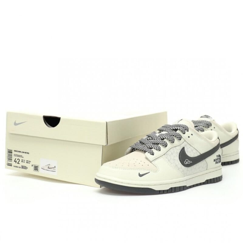 【AT9123】ナイキSB ダンク ロー x ザ ノース フェイス 限定コラボ スニーカー | The North Face x Nike