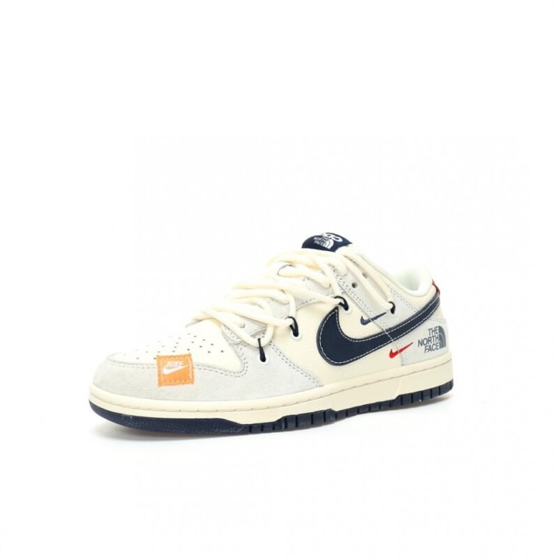 【AT9126】ナイキ×ノースフェイスコラボSBダンクロー スニーカー | TNF x Nike