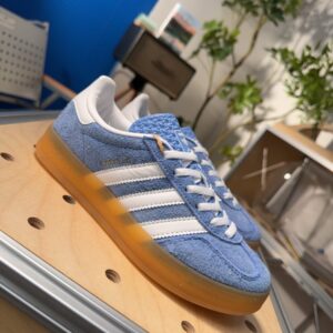 【AT9742】アディダスオリジナルスガゼルINDOOR スニーカースエード青色白色レザーアクセント クラシックスポーツスタイル | Adidas Originals