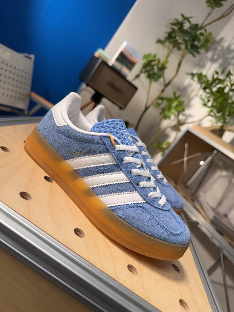 【AT9742】アディダスオリジナルスガゼルINDOOR スニーカースエード青色白色レザーアクセント クラシックスポーツスタイル | Adidas Originals
