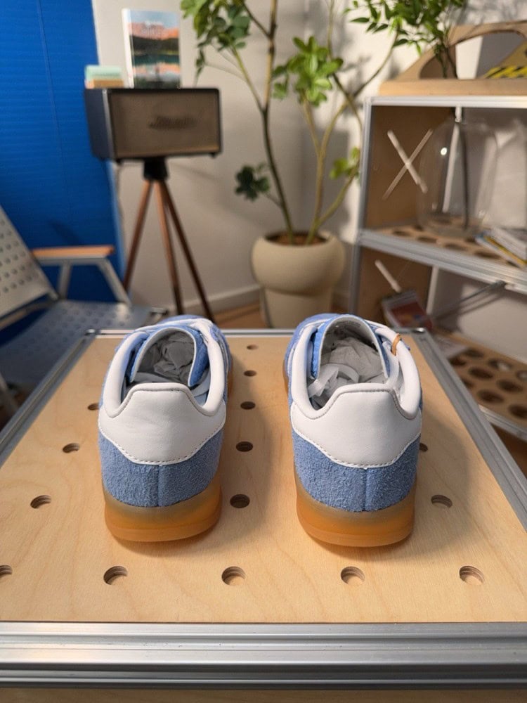 【AT9742】アディダスオリジナルスガゼルINDOOR スニーカースエード青色白色レザーアクセント クラシックスポーツスタイル | Adidas Originals