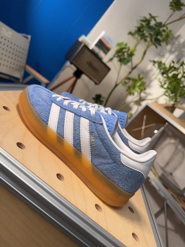 【AT9742】アディダスオリジナルスガゼルINDOOR スニーカースエード青色白色レザーアクセント クラシックスポーツスタイル | Adidas Originals