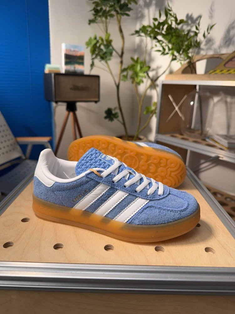 【AT9742】アディダスオリジナルスガゼルINDOOR スニーカースエード青色白色レザーアクセント クラシックスポーツスタイル | Adidas Originals