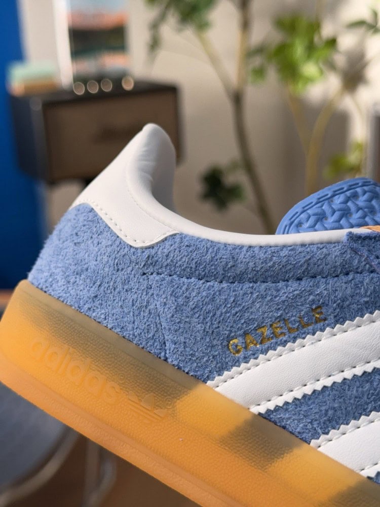【AT9742】アディダスオリジナルスガゼルINDOOR スニーカースエード青色白色レザーアクセント クラシックスポーツスタイル | Adidas Originals
