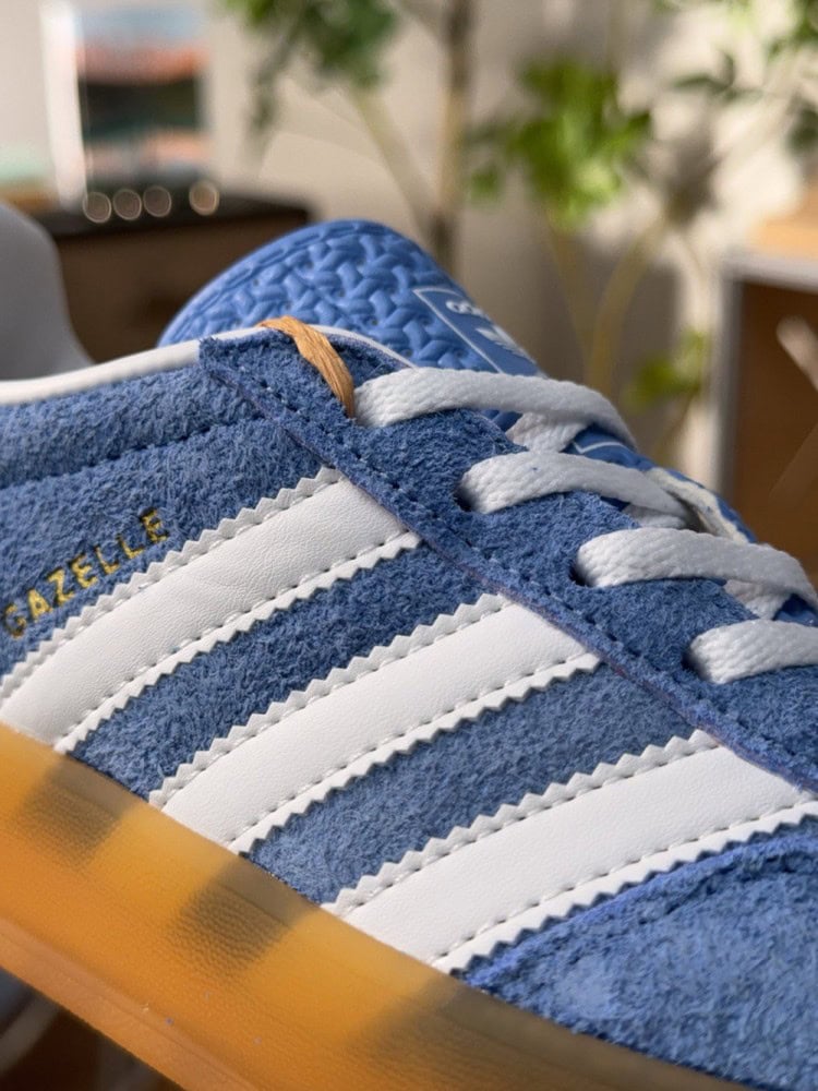 【AT9742】アディダスオリジナルスガゼルINDOOR スニーカースエード青色白色レザーアクセント クラシックスポーツスタイル | Adidas Originals
