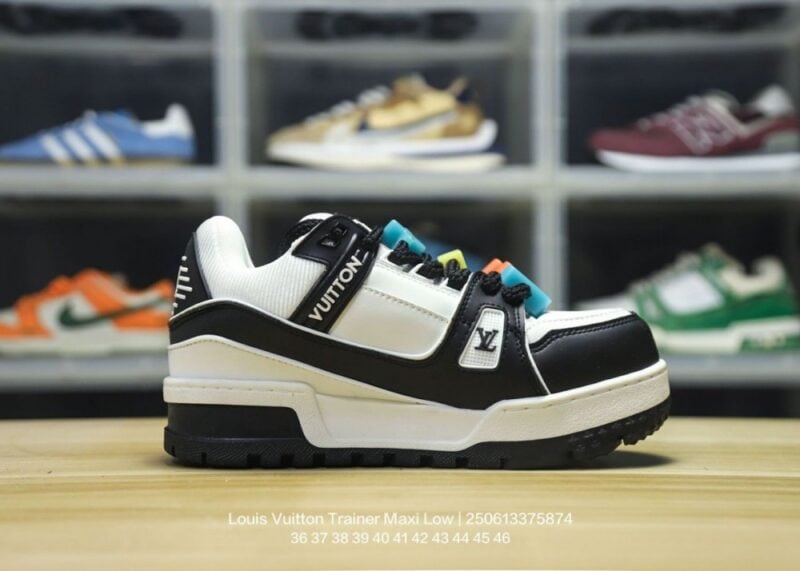 【AT9744】ルイ・ヴィトン Trainer Maxi Lowシリーズスニーカー - 高級スポーツシューズを再定義 | Louis Vuitton