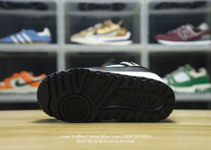 【AT9744】ルイ・ヴィトン Trainer Maxi Lowシリーズスニーカー - 高級スポーツシューズを再定義 | Louis Vuitton