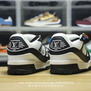 【AT9744】ルイ・ヴィトン Trainer Maxi Lowシリーズスニーカー - 高級スポーツシューズを再定義 | Louis Vuitton
