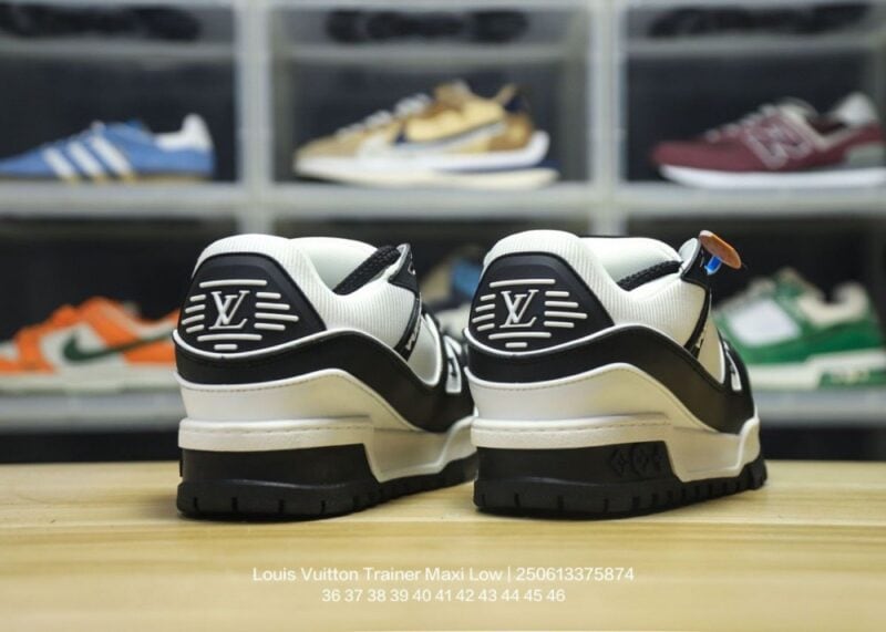【AT9744】ルイ・ヴィトン Trainer Maxi Lowシリーズスニーカー - 高級スポーツシューズを再定義 | Louis Vuitton