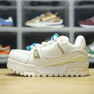 【AT9747】ルイ・ヴィトン トレーナー Maxi Low - プディングデザインのラグジュアリースポーツファッション | Louis Vuitton Paris