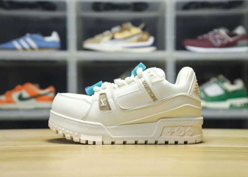 【AT9747】ルイ・ヴィトン トレーナー Maxi Low - プディングデザインのラグジュアリースポーツファッション | Louis Vuitton Paris