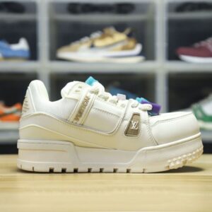 【AT9747】ルイ・ヴィトン トレーナー Maxi Low - プディングデザインのラグジュアリースポーツファッション | Louis Vuitton Paris