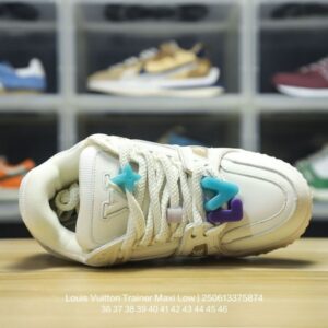 【AT9747】ルイ・ヴィトン トレーナー Maxi Low - プディングデザインのラグジュアリースポーツファッション | Louis Vuitton Paris