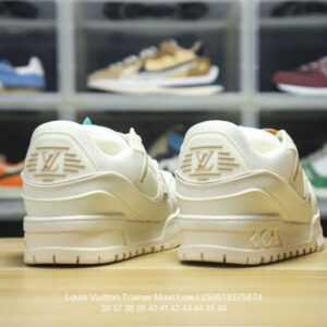 【AT9747】ルイ・ヴィトン トレーナー Maxi Low - プディングデザインのラグジュアリースポーツファッション | Louis Vuitton Paris