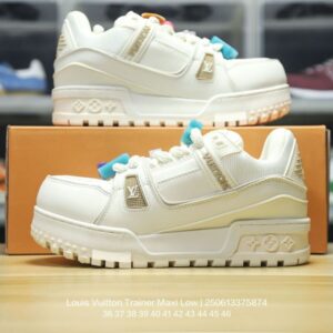 【AT9747】ルイ・ヴィトン トレーナー Maxi Low - プディングデザインのラグジュアリースポーツファッション | Louis Vuitton Paris