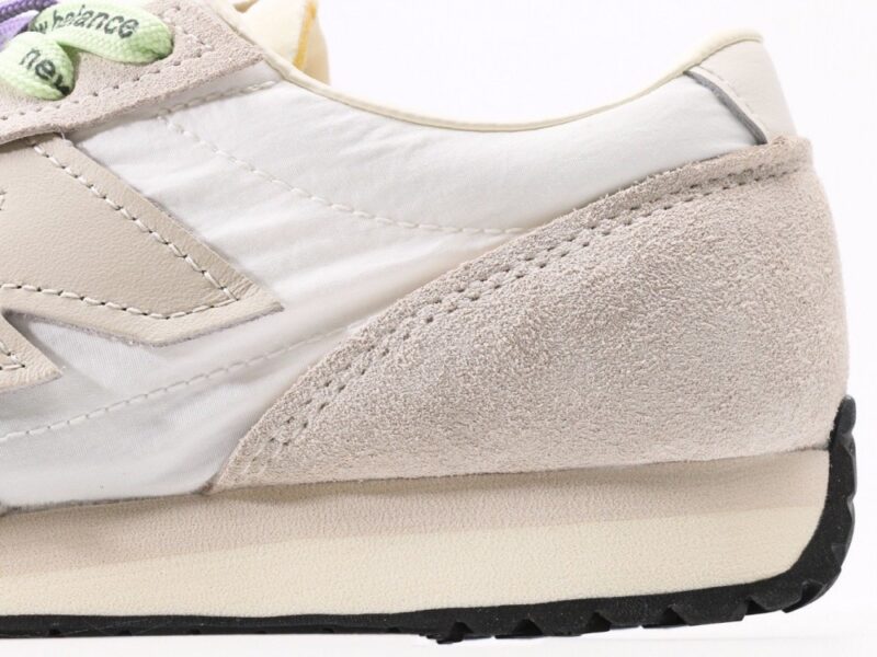 【AT9768】New Balance 471シリーズレトロランニングシューズ - シックなクラシックファッションを体現する | New Balance