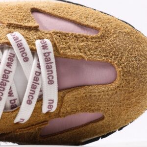 【AT9769】ニューバランスのレトロ美学と現代技術が融合したスニーカー | New Balance