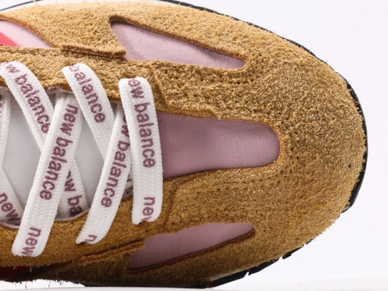 【AT9769】ニューバランスのレトロ美学と現代技術が融合したスニーカー | New Balance